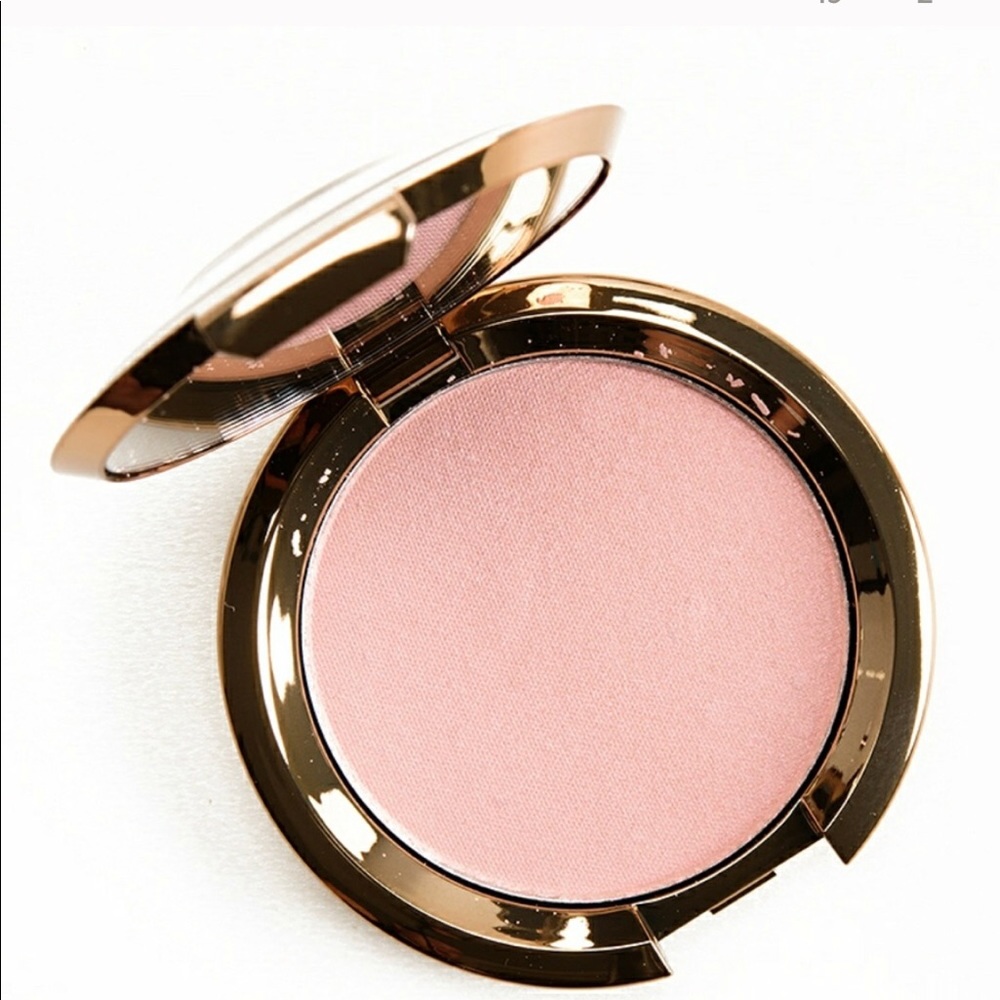 LE Becca Light chaser Rose Quartz flashes Seashell